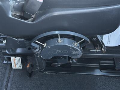 2013 Toyota Sienna SE 8-Passenger  HANDICAP WHEELCHAIR ACCESSIBLE VAN - Photo 21 - Sacramento, CA 95821