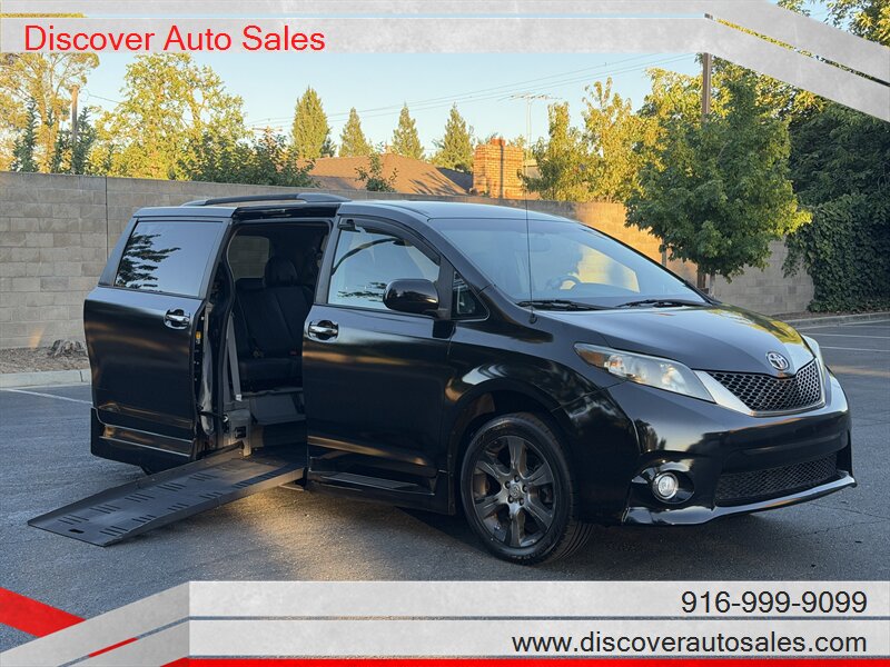 2013 Toyota Sienna SE 8-Passenger  HANDICAP WHEELCHAIR ACCESSIBLE VAN