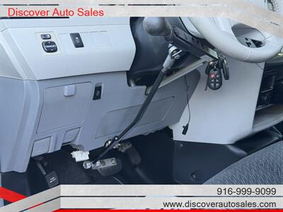 2013 Toyota Sienna SE 8-Passenger  HANDICAP WHEELCHAIR ACCESSIBLE VAN - Photo 41 - Sacramento, CA 95821