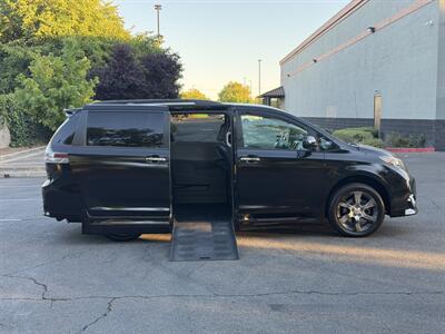 2013 Toyota Sienna SE 8-Passenger  HANDICAP WHEELCHAIR ACCESSIBLE VAN - Photo 3 - Sacramento, CA 95821