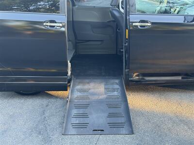 2013 Toyota Sienna SE 8-Passenger  HANDICAP WHEELCHAIR ACCESSIBLE VAN - Photo 25 - Sacramento, CA 95821
