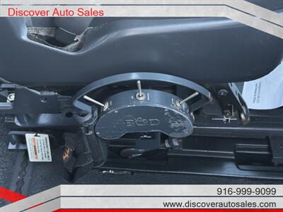 2013 Toyota Sienna SE 8-Passenger  HANDICAP WHEELCHAIR ACCESSIBLE VAN - Photo 38 - Sacramento, CA 95821