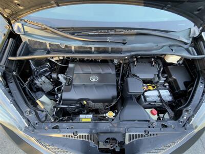 2013 Toyota Sienna SE 8-Passenger  HANDICAP WHEELCHAIR ACCESSIBLE VAN - Photo 27 - Sacramento, CA 95821