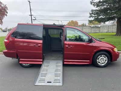 2005 Dodge Grand Caravan SE HANDICAP WHEELCHAIR ACCESSIBLE VAN - Photo 2 - Sacramento, CA 95821