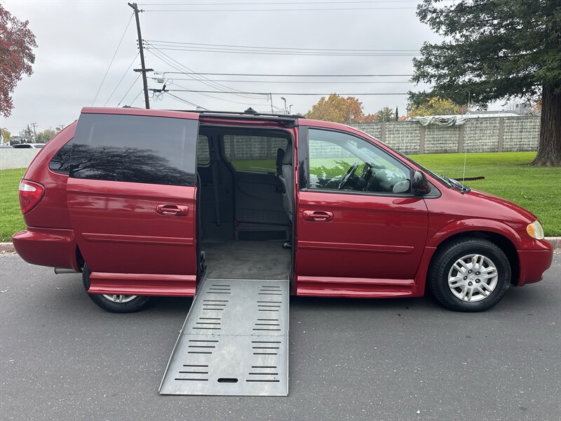 2005 Dodge Grand Caravan SE  HANDICAP WHEELCHAIR ACCESSIBLE VAN
