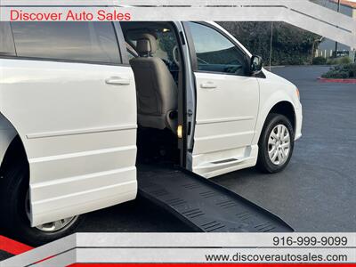 2015 Dodge Grand Caravan SE  HANDICAP WHEELCHAIR ACCESSIBLE VAN - Photo 3 - Sacramento, CA 95821