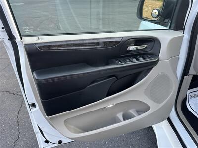2015 Dodge Grand Caravan SE  HANDICAP WHEELCHAIR ACCESSIBLE VAN - Photo 16 - Sacramento, CA 95821