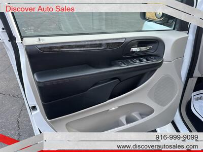 2015 Dodge Grand Caravan SE  HANDICAP WHEELCHAIR ACCESSIBLE VAN - Photo 16 - Sacramento, CA 95821
