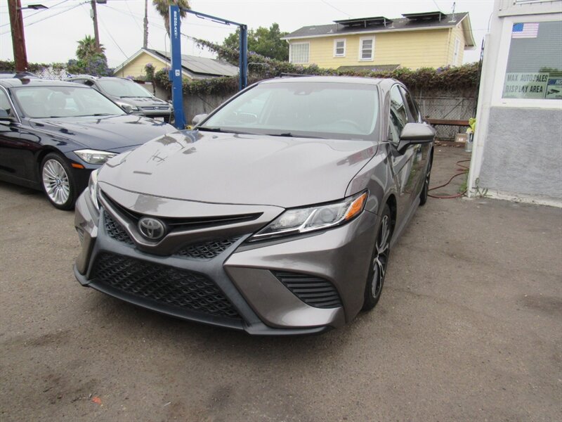 2018 Toyota Camry SE  