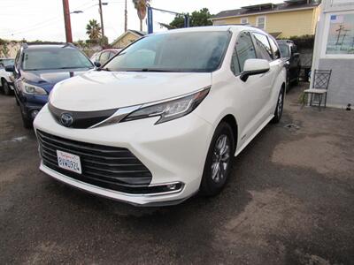 2021 Toyota Sienna XLE - Photo 2 - San Diego, CA 92115