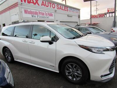 2021 Toyota Sienna XLE - Photo 10 - San Diego, CA 92115
