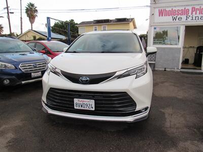 2021 Toyota Sienna XLE Van