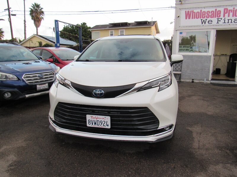 2021 Toyota Sienna XLE   - Photo 1 - San Diego, CA 92115