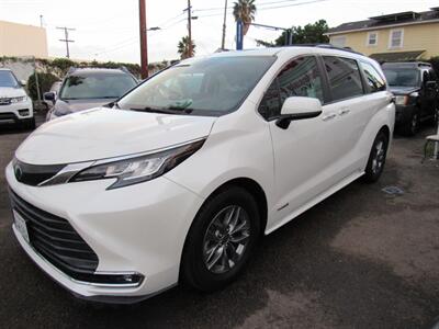 2021 Toyota Sienna XLE - Photo 3 - San Diego, CA 92115