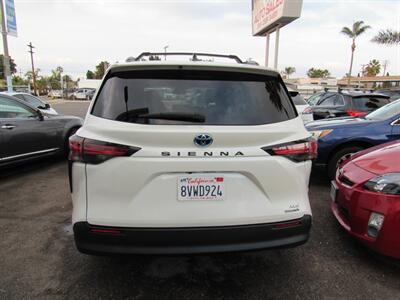 2021 Toyota Sienna XLE - Photo 7 - San Diego, CA 92115