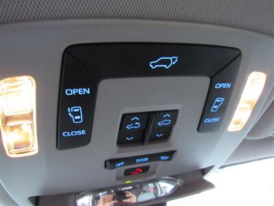 2021 Toyota Sienna XLE - Photo 21 - San Diego, CA 92115