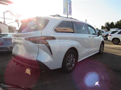 2022 Toyota Sienna XLT   - Photo 9 - San Diego, CA 92115