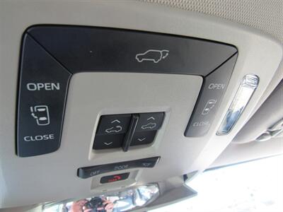 2022 Toyota Sienna XLT   - Photo 38 - San Diego, CA 92115