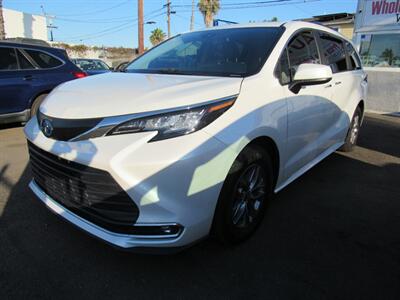 2022 Toyota Sienna XLT   - Photo 2 - San Diego, CA 92115