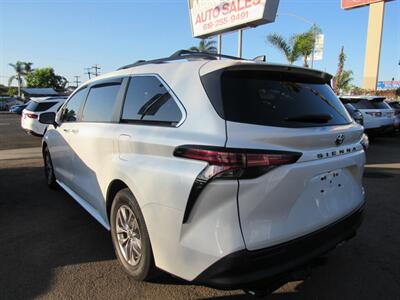 2022 Toyota Sienna XLT   - Photo 4 - San Diego, CA 92115