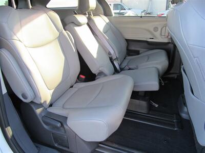 2022 Toyota Sienna XLT   - Photo 22 - San Diego, CA 92115