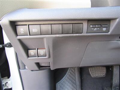 2022 Toyota Sienna XLT   - Photo 40 - San Diego, CA 92115