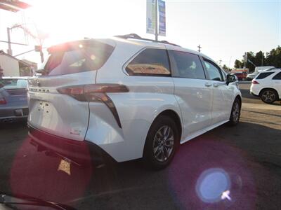 2022 Toyota Sienna XLT   - Photo 8 - San Diego, CA 92115