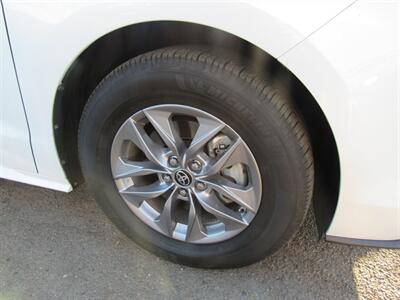 2022 Toyota Sienna XLT   - Photo 16 - San Diego, CA 92115