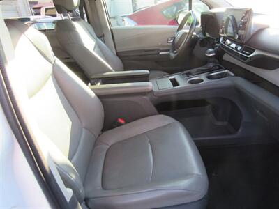2022 Toyota Sienna XLT   - Photo 19 - San Diego, CA 92115