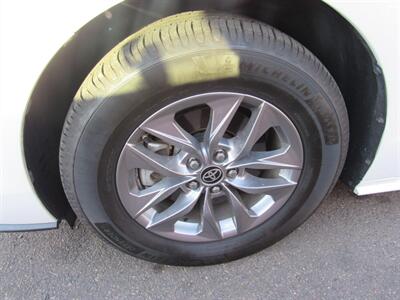 2022 Toyota Sienna XLT   - Photo 15 - San Diego, CA 92115