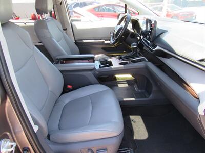 2021 Toyota Sienna XLE 7-Passenger - Photo 22 - San Diego, CA 92115