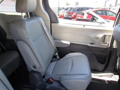 2021 Toyota Sienna XLE 7-Passenger - Photo 18 - San Diego, CA 92115