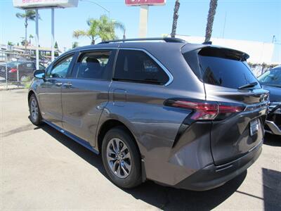 2021 Toyota Sienna XLE 7-Passenger - Photo 5 - San Diego, CA 92115