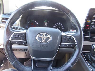 2021 Toyota Sienna XLE 7-Passenger - Photo 33 - San Diego, CA 92115