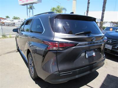 2021 Toyota Sienna XLE 7-Passenger - Photo 6 - San Diego, CA 92115