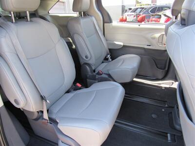 2021 Toyota Sienna XLE 7-Passenger - Photo 16 - San Diego, CA 92115