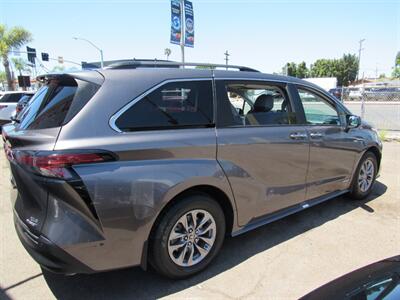 2021 Toyota Sienna XLE 7-Passenger - Photo 11 - San Diego, CA 92115