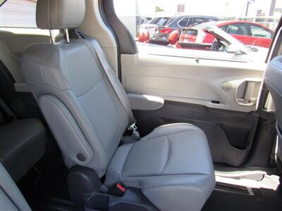 2021 Toyota Sienna XLE 7-Passenger - Photo 19 - San Diego, CA 92115