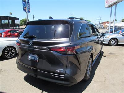 2021 Toyota Sienna XLE 7-Passenger - Photo 8 - San Diego, CA 92115