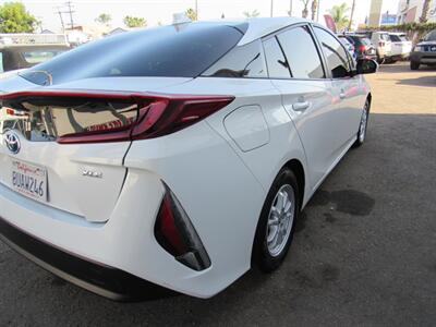 2021 Toyota Prius Prime XLE   - Photo 15 - San Diego, CA 92115
