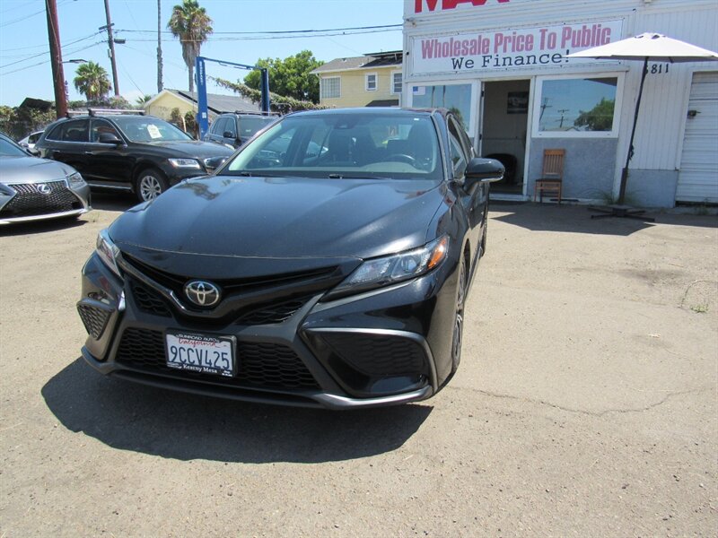 2022 Toyota Camry SE  