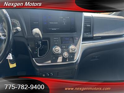 2016 Toyota Sienna SE 8-Passenger   - Photo 17 - Minden, NV 89423