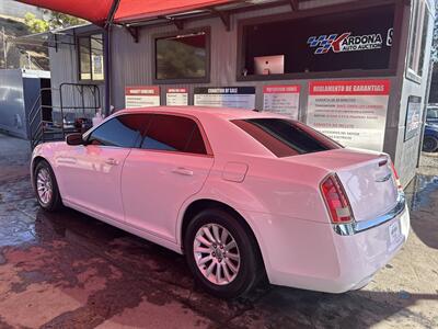 2012 Chrysler 300 Series   - Photo 2 - Chula Vista, CA 91911