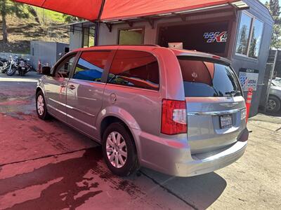 2014 Chrysler Town & Country Touring   - Photo 2 - Chula Vista, CA 91911