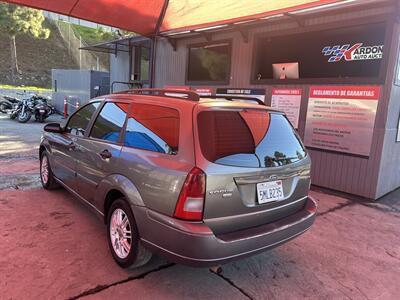2005 Ford Focus ZXW SE   - Photo 2 - Chula Vista, CA 91911