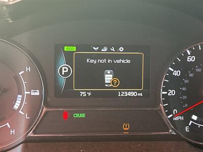 2015 Kia Optima Hybrid   - Photo 8 - Chula Vista, CA 91911