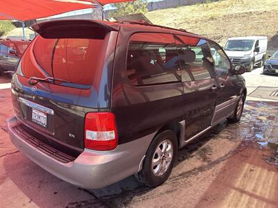 2005 Kia Sedona LX   - Photo 2 - Chula Vista, CA 91911