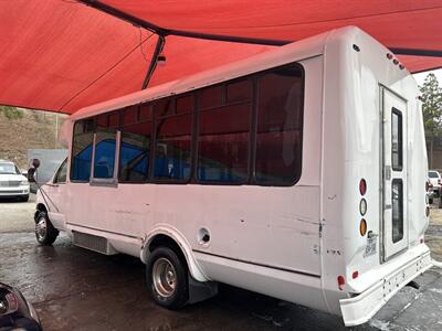 2001 Ford e-350 BUS   - Photo 2 - Chula Vista, CA 91911