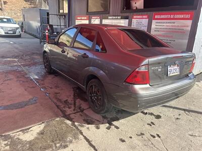 2005 Ford Focus ZX4 S   - Photo 2 - Chula Vista, CA 91911