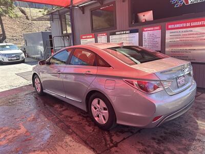 2011 Hyundai SONATA Hybrid   - Photo 2 - Chula Vista, CA 91911